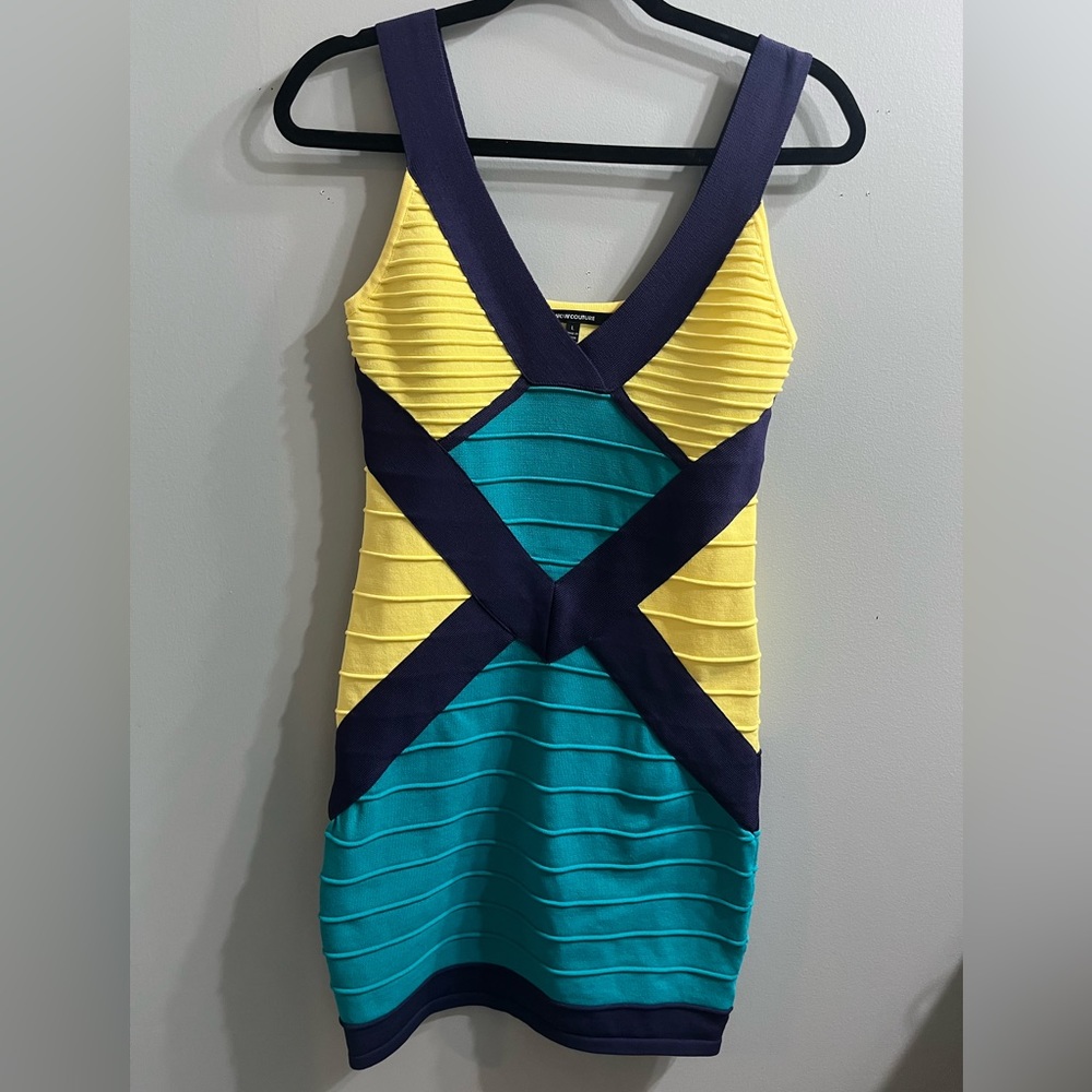 Form-fitting dress! Super comfortable and flattering!😍